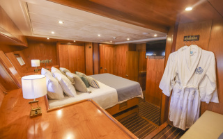 QUEEN OF SEA 23