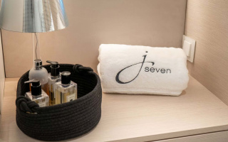 J SEVEN 26