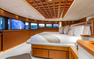 CHAMPAGNE SEAS 31