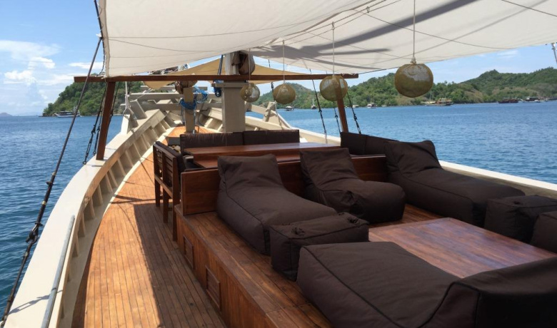 NYAMAN BOAT